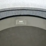 Begagnad fåtölj Dorso från Hay i mörkblått tyg. Mått: Höjd 73 cm, sitthöjd 43 cm, sittbredd 53 cm och sittdjup 52 cm.
