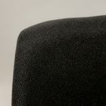 Begagnad kontorsstol från Brizley, modell Relax. Svart med arm och nackstöd. Mått: Sitthöjd justerbar från 39 till 52 cm. 