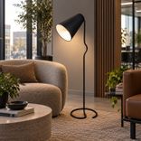 Begagnad golvlampa Bender från Northern Lightning i svart med vit insida. Mått: diameter 45 cm, höjd 172 cm.  