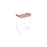 Begagnad barstol från Johanson Design modell Frankie. Helklädd sits i rosa, Vitt underrede med fotstöd. Mått: höjd 70 cm, bredd 53 cm, djup 43 cm, sitthöjd 65 cm.