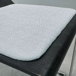 Begagnad konferensstol Chair 69 från Blå Station. Svart stomme med ljusgrå klädsel och ett kromat underrede. Mått: Bredd 50 cm, Djup 57 cm, Höjd 81.5 cm, Sitthöjd 47 cm. 