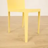 Begagnad matstol Élémentaire från HAY i ljusgul färg. Mått: höjd 79 cm, sitthöjd 45 cm, Rygghöjd: 35 cm Sittbredd: 40 cm. 