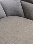 Begagnad konferensstol Emily från Gärsnäs med klädd rygg och sits i grå textil. Ben i svartbets. Mått: bredd 60, djup 52, total höjd 78.5, sitthöjd 46.5 cm. 