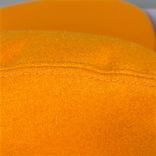 Begagnad fåtölj Netframe från Offecct i orange/grå färg. Mått bredd: 98 cm, djup: 83 cm och höjd: 74 cm, sitthöjd 40 cm. 
