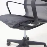 Begagnad stol med hjul Ergo 285 från DPJ Workspace i svart. Mått: Justerbar sitthöjd 42–50 cm, bredd 59 cm och djup 56 cm. 
