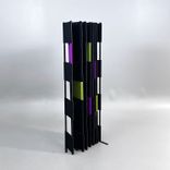 Begagnad golvskärm Zon från Lintex i svart, grönt och lila. Mått: bredd 350 cm och höjd 176.5 cm. 