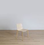 Begagnad matstol Catifa 46 från Arper. Mått: Sitthöjd 48 cm, rygghöjd 38 cm, ryggbredd 30 cm, sittbredd 39 cm, sittdjup 45 cm. 
