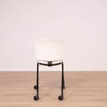 Begagnad stol med hjul Add Move från Lammhults i vitt. Mått: Höjd 80 cm, bredd 48 cm och djup 56 cm. 