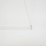 Begagnad golvlampa Neon Tube Led i vitt från Hay. Mått: bredd 150 cm, diameter 3 cm. 