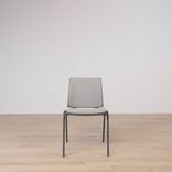 Begagnad Konferensstol från Profim, modell Ana 4340SR. Klädd i ljusgrått tyg med mörkgrå ben. Mått Höjd: 82 cm, Sitthöjd: 47 cm, Rygghöjd: 43 cm, Sittbredd: 43 cm, Ryggbredd: 41 cm, Sittdjup: 40 cm