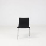 Begagnad konferensstol Bond från Offecct i svart, kromat stålunderrede. Mått: Mått: Längd: 40 cm, Bredd: 45 cm, Höjd: 77 cm, Sitthöjd: 44 cm. 