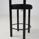 Begagnad barstol Fat Stool från Tom Dixon i svart. Mått: Sitthöjd 66 cm, höjd 89 cm, bredd 53 cm och djup 47 cm.