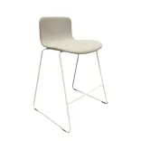 Begagnad barstol Sola från Martela. I ljusgrå/beige färg. Mått: Höjd 88 cm x Bredd 46 cm x Djup 47 cm Sitthöjd 75 cm. 