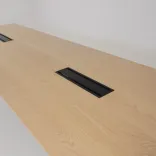 Begagnat konferensbord Frankie från Martela i ek. Mått: Bredd 420 cm, djup 120 cm och höjd 73 cm. 