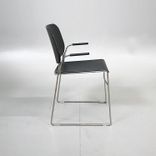 Begagnad stol från Offecct. Modell Lite i svart färg, i träfanér och kromstativ. Med armstöd.  Mått: Bredd 51 cm x Djup 54 cm x Höjd 78 cm, Sitthöjd 45 cm.