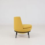 Begagnad gul fåtölj Pod Lowback från Jonas Ihreborn. Mått: Sitthöjd 44 cm, höjd 75 cm, sittbredd 68 cm och sittdjup 50 cm.