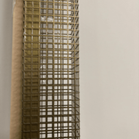 Taklampa Grid från Zero i guld. Mått: Längd 125 cm, höjd 9,5 cm, djup 10 cm. 