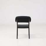 Begagnad konferensstol Button från Gärsnäs i grått. Mått: höjd 82 cm, sitthöjd 45 cm, sittbredd 41 cm och sittdjup 41 cm. 