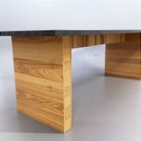 Begagnat konferensbord med bordsskivan i grå betonglaminat och träklädda ben. Mått: bredd 240 cm, djup 100 cm, höjd 72 cm. 