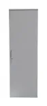 Ljusgrå garderob med slagdörr. Inkluderar upphängningsstång och extra hyllplan. Mått: höjd 190 cm, bredd 60 cm och djup 42,5 cm. 