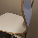 Begagnad barstol Graf från EFG. Vit laminat med kopparfärgat stativ. Mått: Bredd 42 cm x Djup 49 cm x Höjd 108 cm, Sitthöjd 78 cm. 