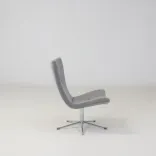 Begagnad fåtölj Gyro från Conform i grått tyg. Mått: Sitthöjd 44 cm, höjd 88 cm, bredd 70 cm och djup 66 cm.