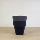 Begagnad fåtölj med hög rygg Layer från Offecct i mörkblått. Mått: Höjd: 106 cm, Sitthöjd: 42 cm, Rygghöjd: ca 68 cm, Bredd: 85 cm, Sittdjup: ca 75 cm. 
