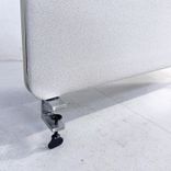 Begagnad bordsskärm Edge från Lintex i ljusgrått. Mått: Bredd 80 cm och höjd 70 cm. 