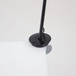 Begagnad skrivbordslampa Ninety från Glamox Luxo i svart. Mått: Längd: 14 cm, Höjd: 60 cm, Bredd: 5 cm. 
