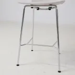 Begagnad ljusbeige barstol HAL RE från Vitra. Mått: Sitthöjd: 66 cm , Höjd: 101 cm , Sittbredd: 47 cm, Sittdjup: 39 cm. 