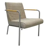 Begagnad konferensstol från Offecct, modell Quilt, klädd i beige tyg. Mått: Höjd 73 cm x Bredd 57 cm x Djup 72 cm. Sitthöjd: 40 cm. 