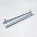 Begagnat höj-/sänkbart skrivbord i vit laminat. Inklusive kabelrännor för sladdhantering. Höjd 70 - 120 centimeter. 
