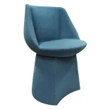 Begagnad konferensstol Magnum från Sancal. Helklädd i i turkos tyg. Mått: höjd 75 cm, bredd 54 cm, djup 52 cm, sitthöjd 46 cm. 