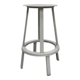 Begagnad barstol från Hay, modell Revolver Bar Stool Low. I grått, skålad sits och raka, vinklade ben, roterbar. Mått: Höjd 65 cm x Bredd 44 cm x Djup 44 cm. 