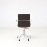 Begagnad konferensstol Atlas från Lammhults i brunt med kromad stålram. Mått: Höjd 50 cm, sittdjup 46 cm, sittbredd 42 cm. 