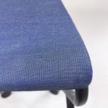 Begagnad barstol Add Move från Lammhults med mörkblå tygklädsel, svart underrede, hjul och fotstöd. Mått: Bredd 48 cm, djup 56 cm och sitthöjd 63 cm.