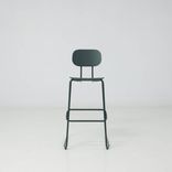 Begagnad barstol New School från .mdd i mörkgrönt. Mått: Sittdjup: 40 cm, Bredd: 38 cm, Höjd: 116 cm, Sitthöjd: 80 cm. 