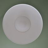 Vit begagnad taklampa. Mått: Diameter 50 cm. 