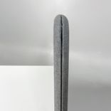 Begagnad grå bordsskärm Softline från Abstracta. Mått: bredd 80 cm, djup 3 cm och höjd 45 cm. 