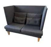 Begagnad soffa med hög rygg MySpace från EFG i jeansblått tyg. Mått: Höjd: 110 cm, Bredd: 145 cm, Djup: 80 cm. 