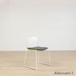 Begagnad Arper Catifa 46 caféstol i vit/grön med grå sittdyna. Perfekt för caféer och konferensrum.