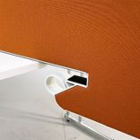 Begagnad bordsskärm Joyn från Vitra i orange. Mått: Bredd 77.5 cm, Höjd 30 cm. 