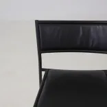 Begagnad barstol Jig från Massproductions i svart. Mått: Sitthöjd 74 cm, höjd 99 cm, sittbredd 40 cm och sittdjup 40 cm. 