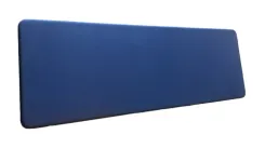 Begagnad bordsskärm Softline från Abstracta. I mörkblå. Mått: Höjd 60 cm, Bredd 180 cm, Djup 3 cm. 