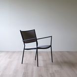 Begagnad fåtölj Jig från Massproductions. Mått: Sittbredd: 62,9 cm, Sittdjup: 62,5 cm, Höjd: 76 cm, Sitthöjd: 38 cm. 