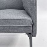 Begagnad soffa med hög rygg Senso från Fora Form i grått med svarta ben. Mått: Bredd 132 cm, Djup 66 cm, Höjd 120 cm, Sitthöjd 46 cm. 