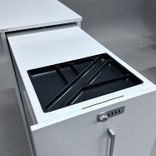 Begagnat towerskåp höger från Edsbyn i vitt. Med kodlås. Mått: Bredd: 43 cm, Djup: 84 cm, Höjd: 129 cm.