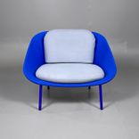 Begagnad fåtölj Netframe från Offecct. I blått med grå dyna. Mått: Bredd: 98 cm, Djup: 83 cm, Höjd: 74 cm, Sitthöjd: 40 cm. 