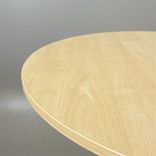 Begagnat barbord med en höjd på 110 cm och diameter på 70 cm. Bordsskivan är gjort av björklaminat och stativet är i kromfärg. Perfekt för sociala ytor.