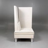 Begagnad fåtölj med hög rygg Smallroom från Offecct i beige tyg och vita ben. Mått: Bredd 71 cm x Djup 73 cm x Höjd 134 cm. 
